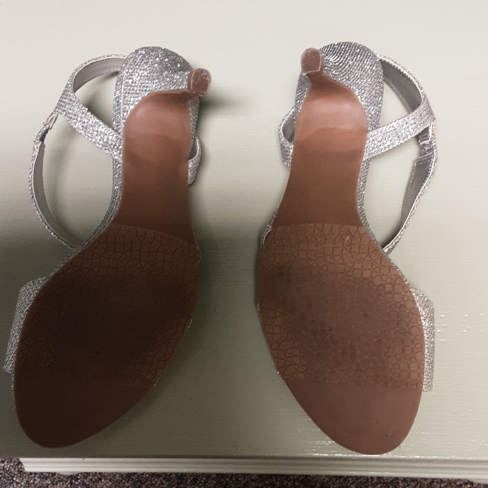 Heels - Picture 3 of 3